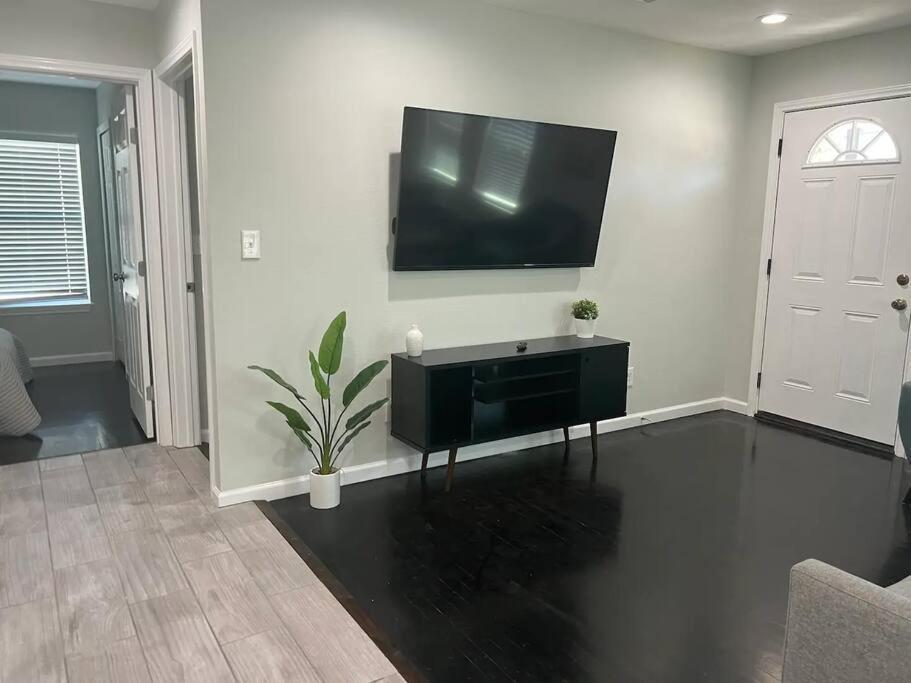 Holiday home Modern 3b2b Near Lackland And Downtown San Antonio